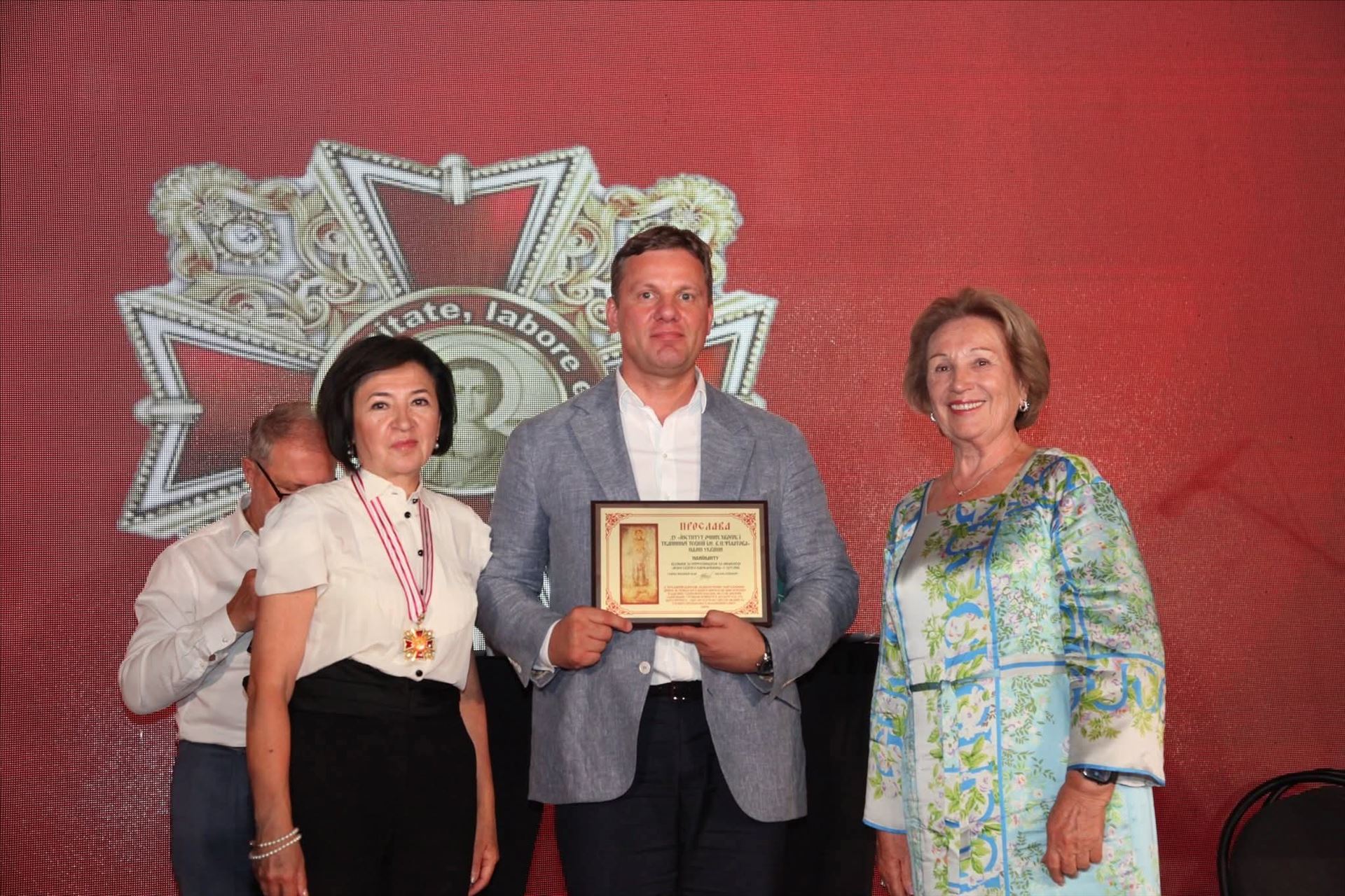 У найскладніші часи країна тримається на людях. І серед них – медики. Сильні, стійкі, віддані своїй справі.