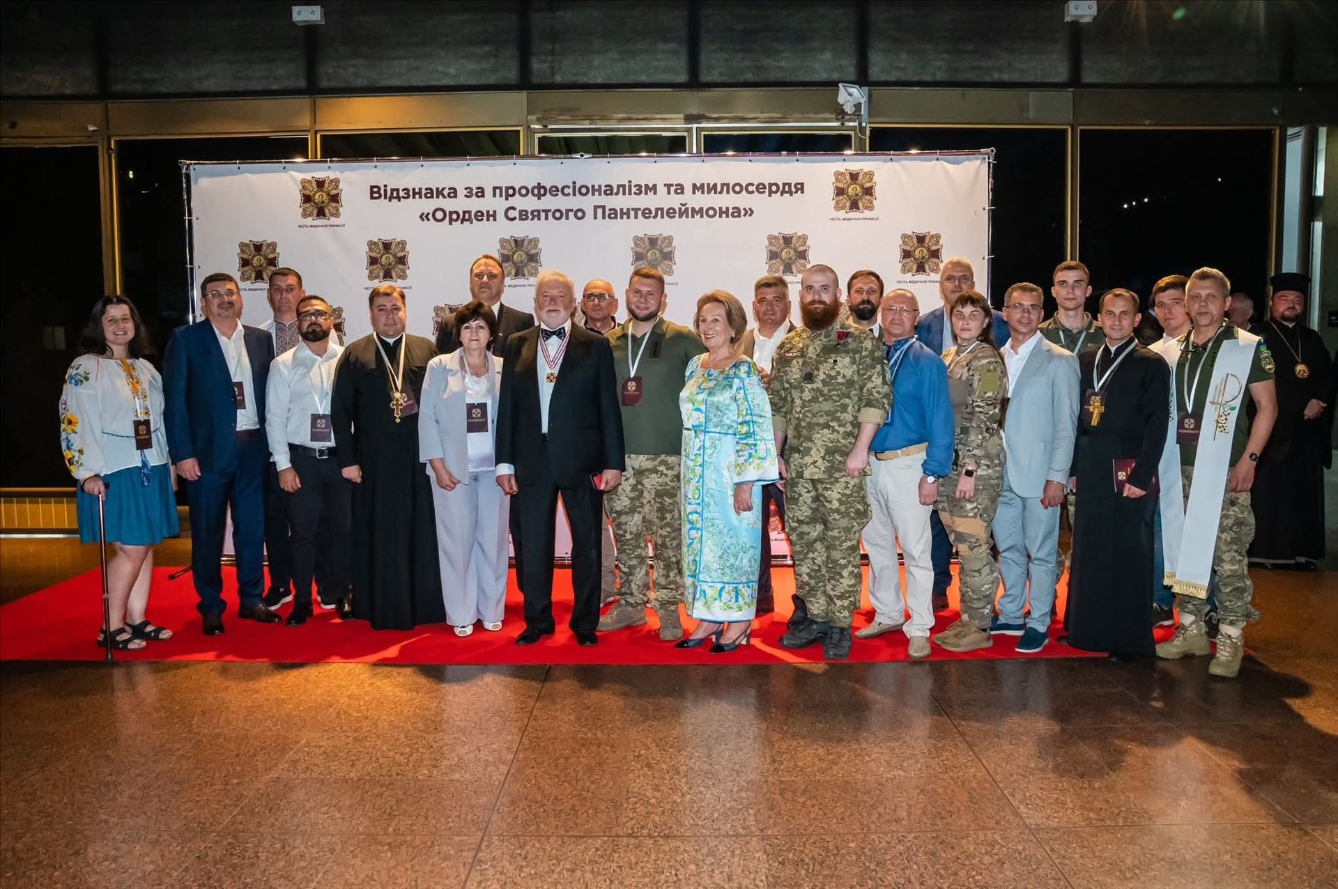 У найскладніші часи країна тримається на людях. І серед них – медики. Сильні, стійкі, віддані своїй справі.