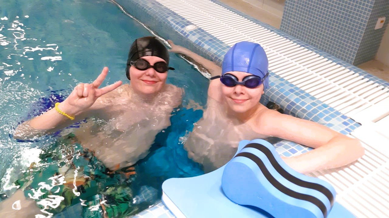 Вода, що повертає свободу руху: «Аптека 9-1-1» підтримала розвиток водної реабілітації для дітей в «Охматдиті»