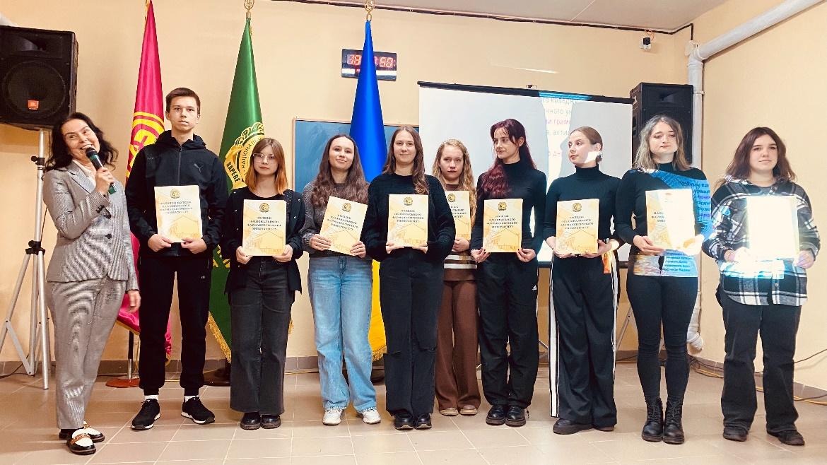 Фахова передвища фармацевтична освіта: досвід незламності та стратегії розвитку Фахового коледжу Національного фармацевтичного університету